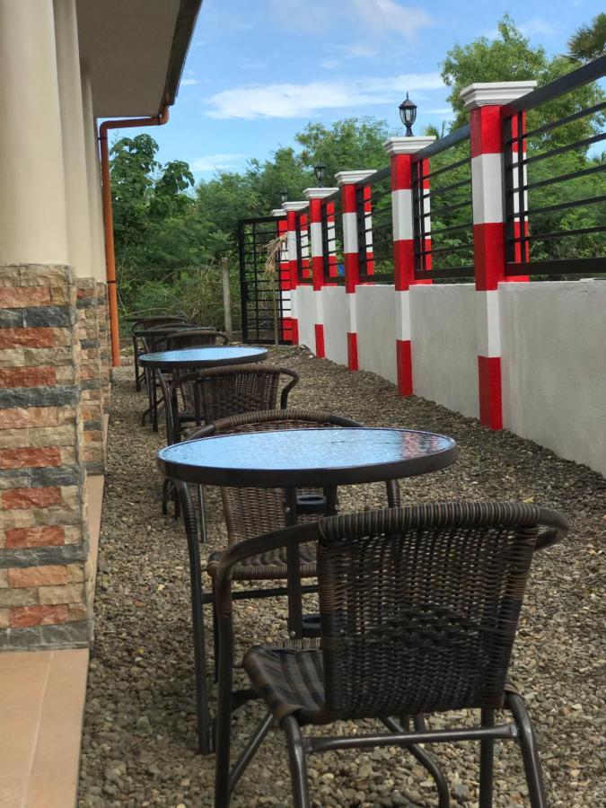 Anchorage Inn Moalboal Bagian luar foto