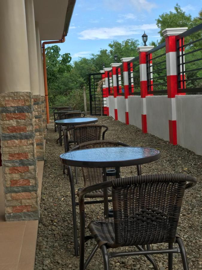 Anchorage Inn Moalboal Bagian luar foto