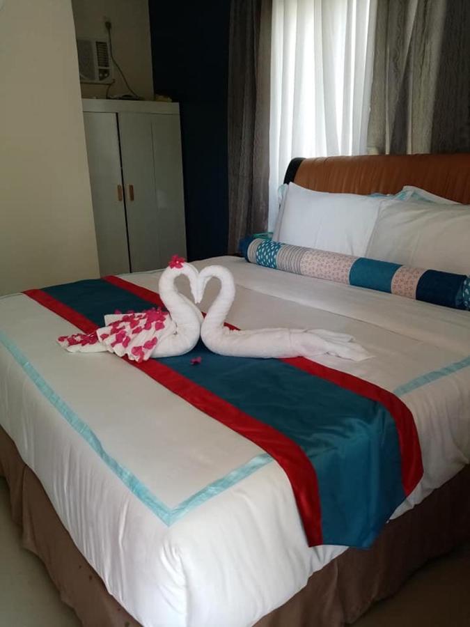 Anchorage Inn Moalboal Bagian luar foto